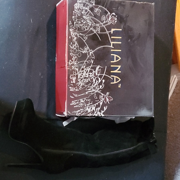 Black high heel boots made by LILIANA - Picture 4 of 5